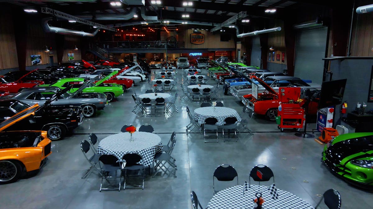 Tour Hanks Garage Venue