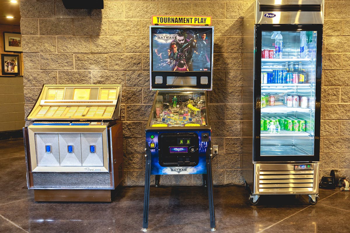 Pinball and jukebox machine Hanks Garage Venue